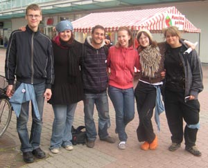 Gruppenbild am Flughafen