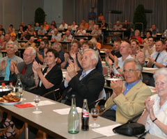 Grosser Saal mit Besuchern der Kreisversammlung