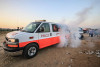 Hilfseinsatz des Palästinensischen Roten Halbmonds bei Unruhen im Gazastreifen entlang des Sperrzaunes zu Israel: Ambulanzfahrzeug des Roten Halbmonds