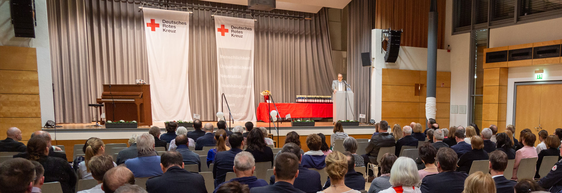 Dr. Eckart Würzner hält am rednerpult beim Neujahrsempfang 2019