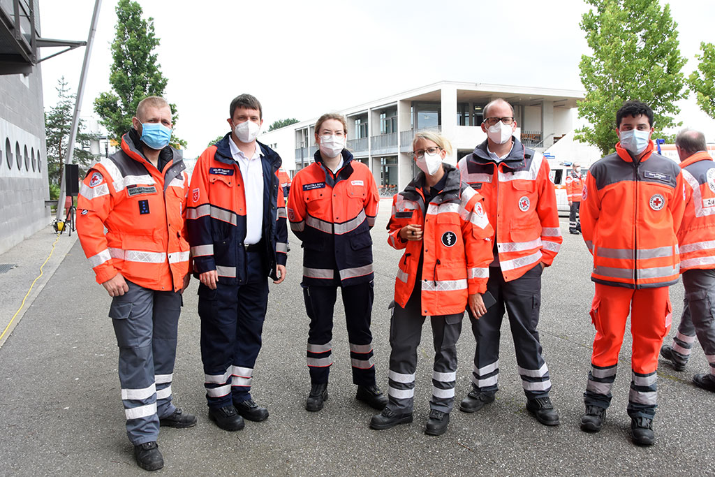 Gruppenbild mit sechs DRK-Mitarbeitern