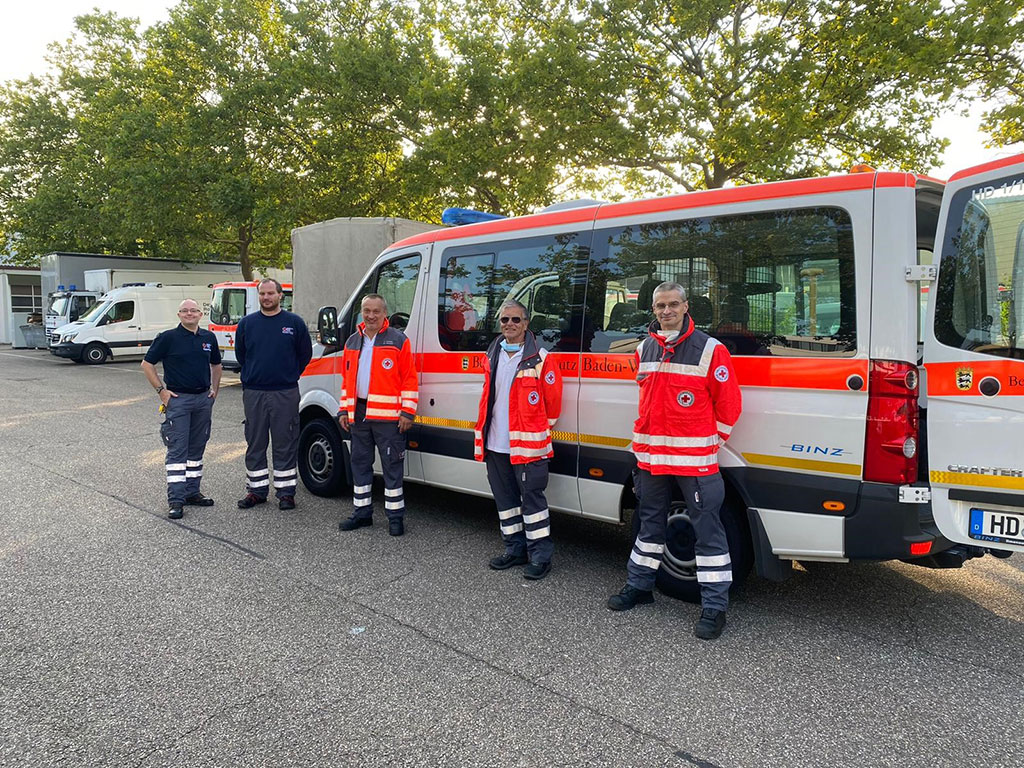 Gruppenbild mit fünf DRK-Mitarbeitern