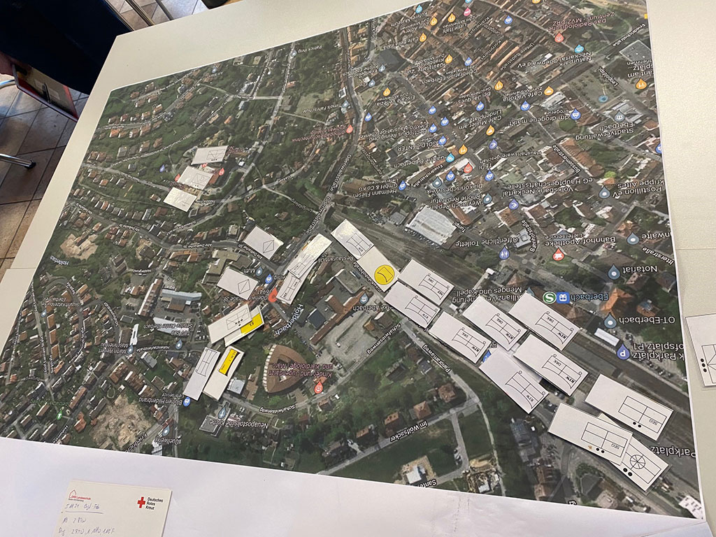 Lageplan mit Karten, die einen Einsatz nachstellen