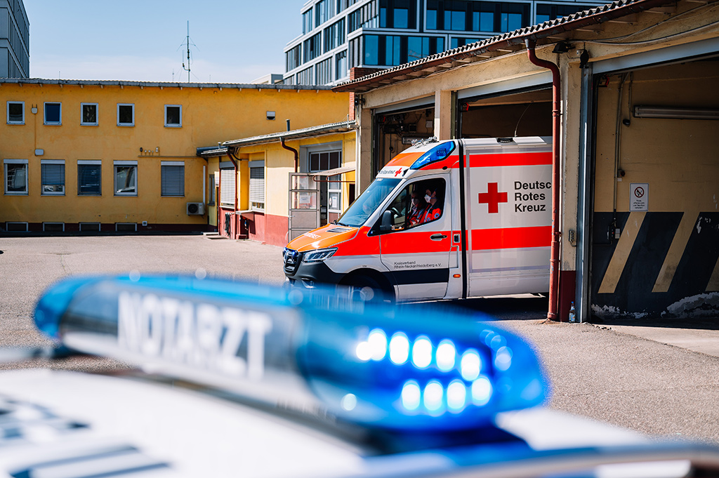 Bild größer ansehen Rettungsfahrzeuge
