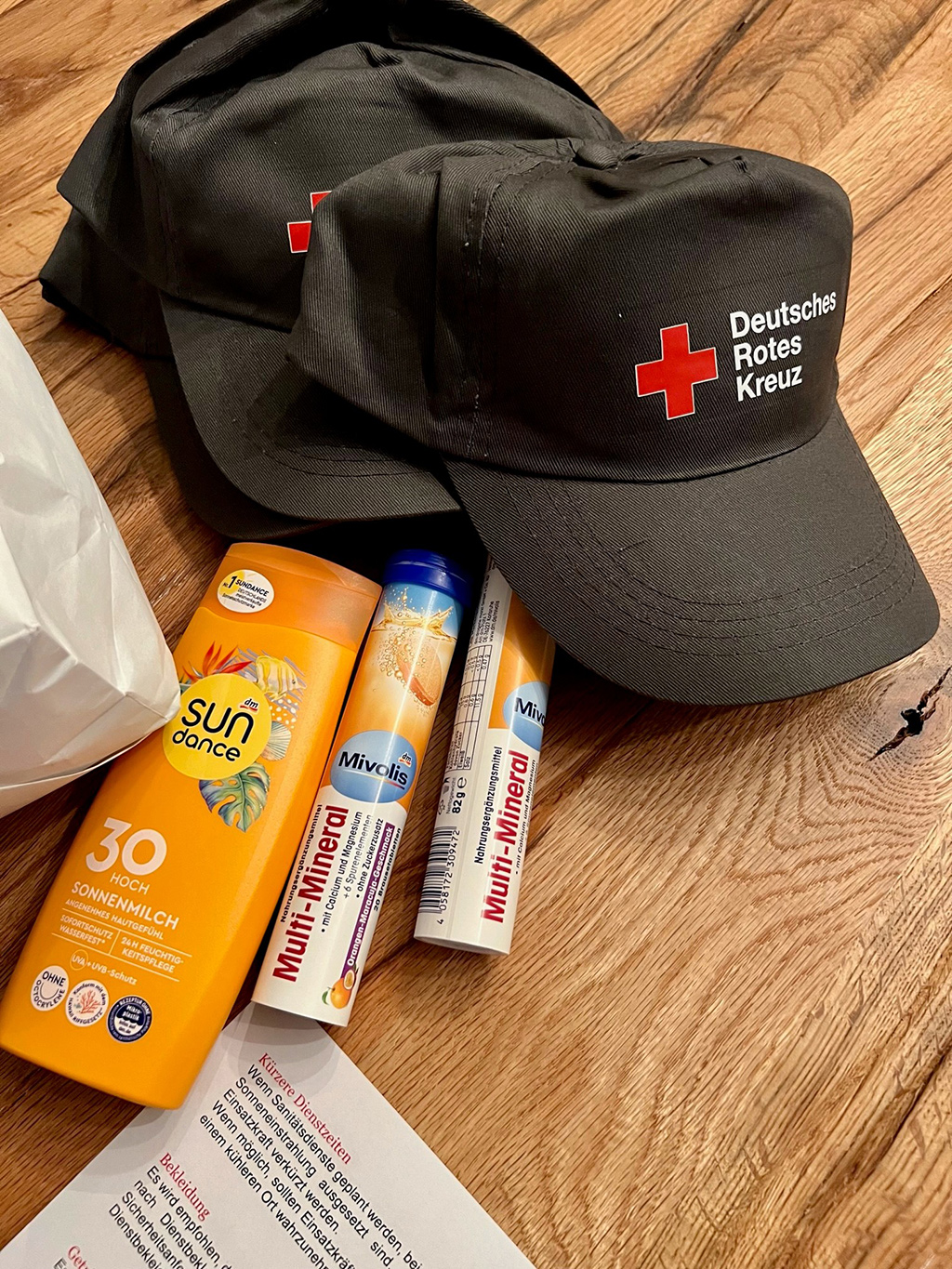 Sommerpaket mit Basecaps, Isotonische Brausetabletten, Sonnencreme und eine Handreichung