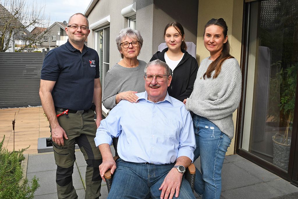 Gruppenbild mit Jens Hillger, Uwe Schneider, seiner Frau Anneliese, Tochter Caroline und Enkelin Samira