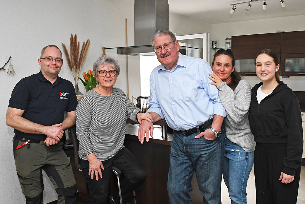 Gruppenbild mit Jens Hillger, Uwe Schneider, seiner Frau Anneliese, Tochter Caroline und Enkelin Samira