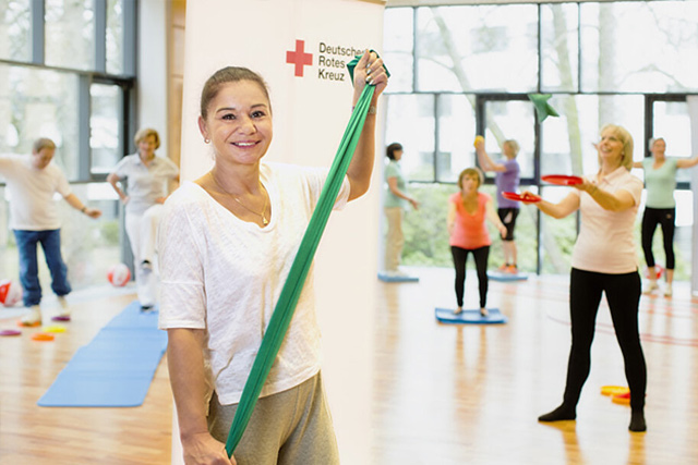 Angebote zur Gesundheitsförderung Seniorinnen bei der Gymnastik