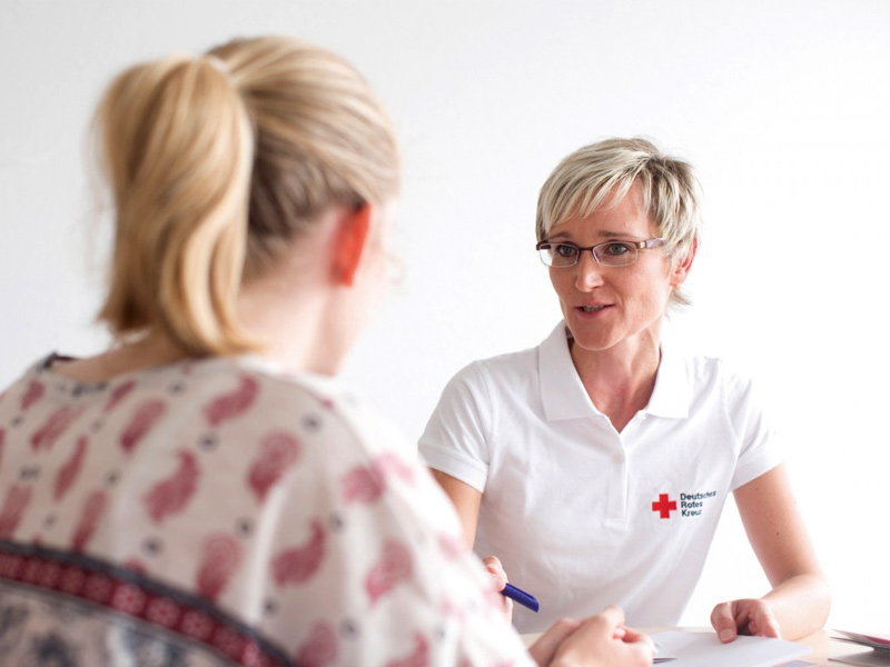 Zwei Frauen bei der Beratung